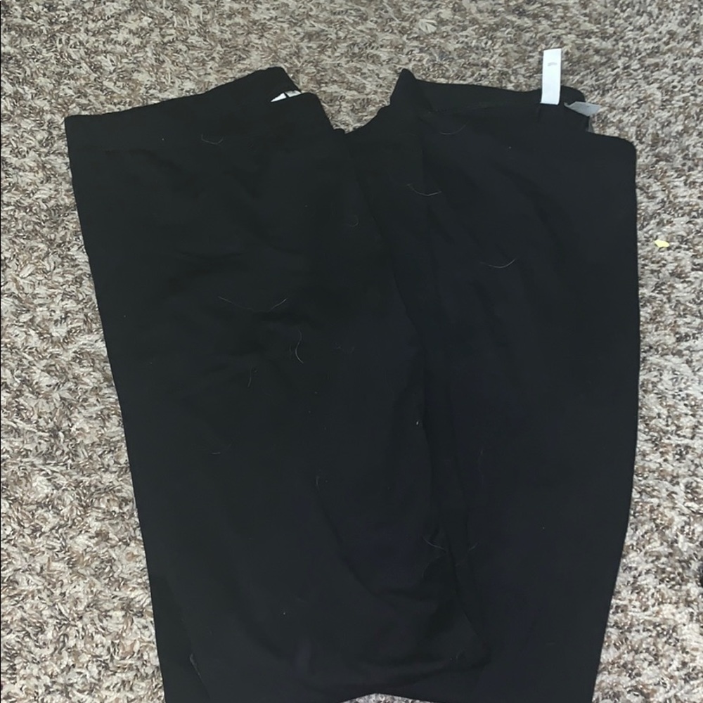 2 plain black leggings